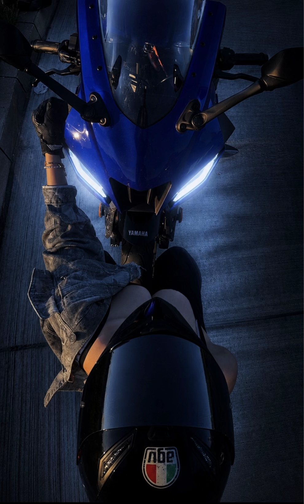 R7 · Smoke